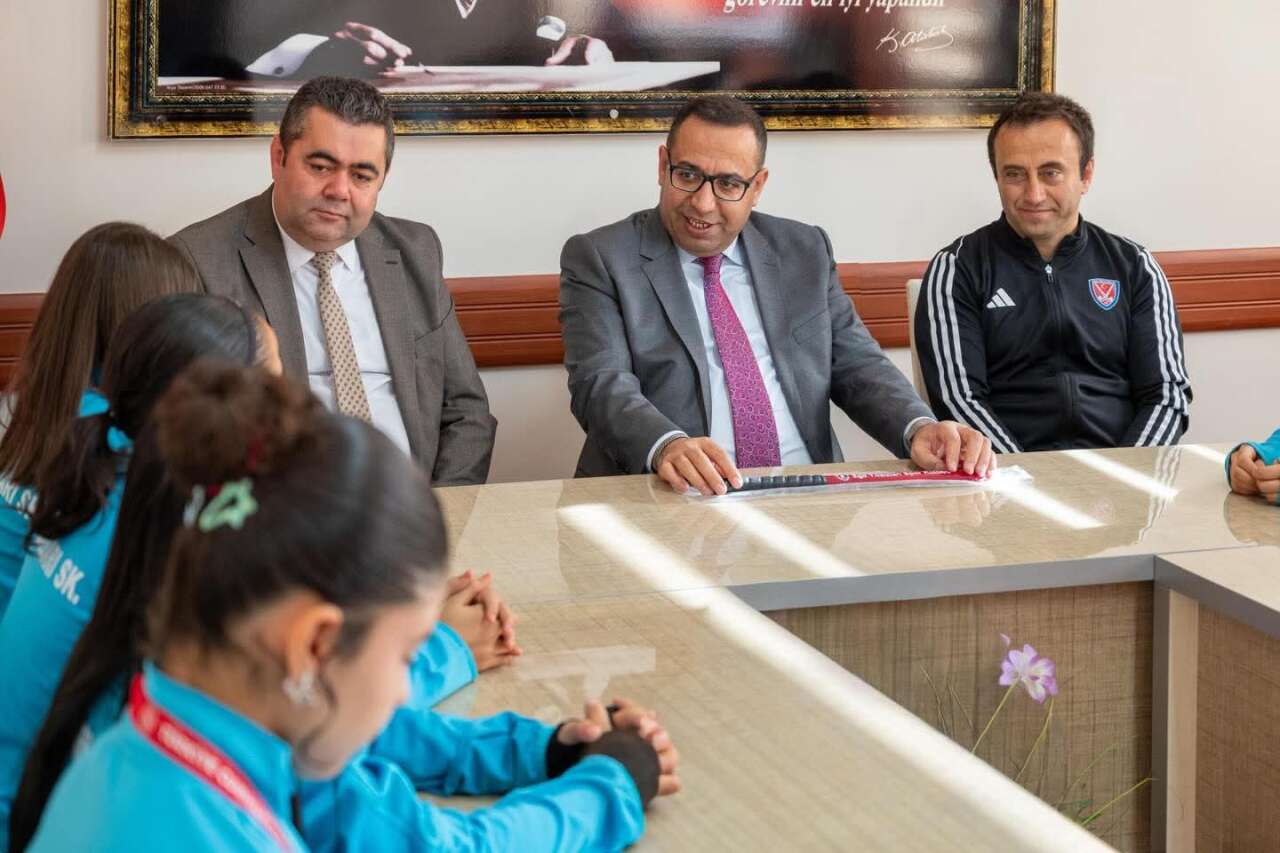 Menteşe Cumhuriyet Ortaokulu Hokey Takımı Türkiye Şampiyonu Oldu 5